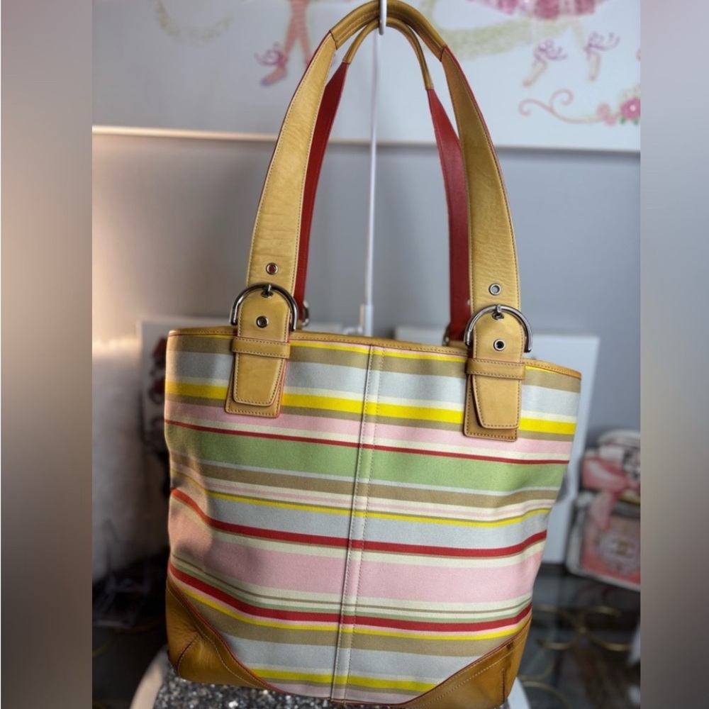 Coach Vintage  2004  Daisy Hsampton Multicolor Fabric and Vachetta bag